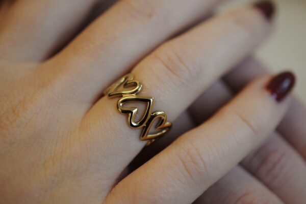 Wearing hearts - ring gold